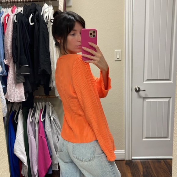 CLOSET CLEAR OUT: NWT NY & CO Orange Tie Front Top 🧡 - Picture 4 of 5